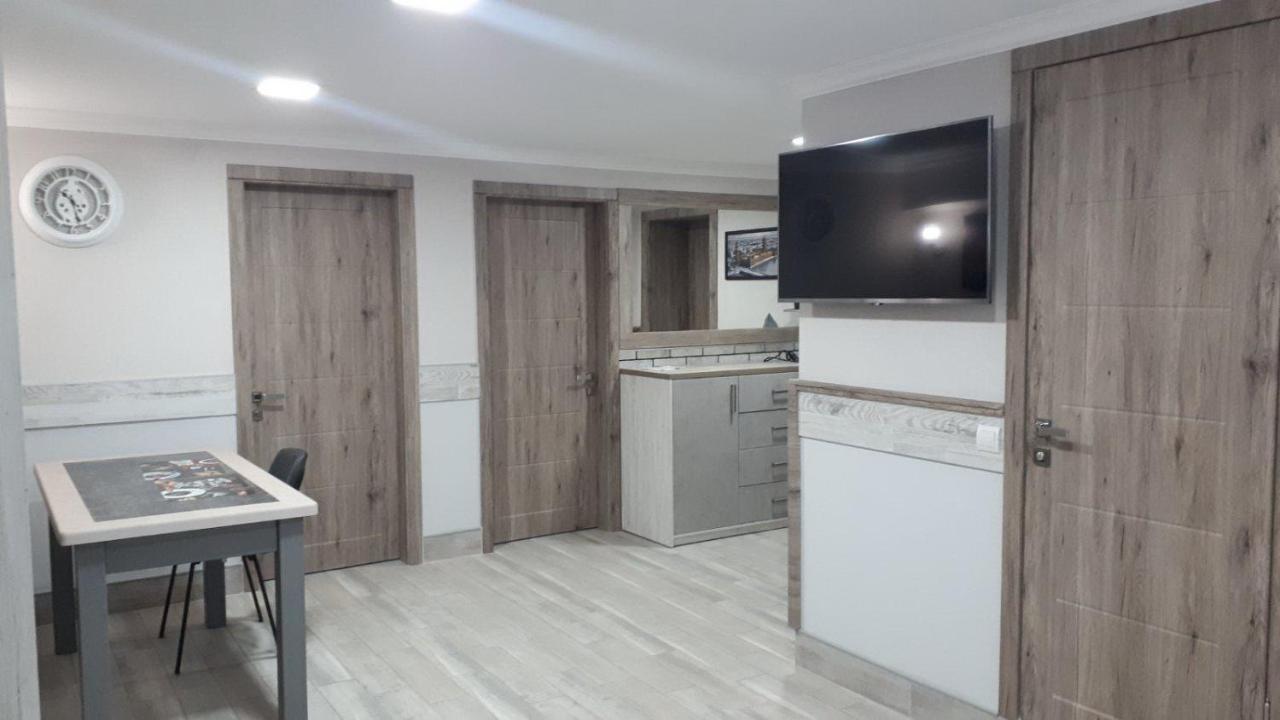 Окремі Номери В Гостьовому Будинку Типу Guest House Kropyvnytskyi Bagian luar foto